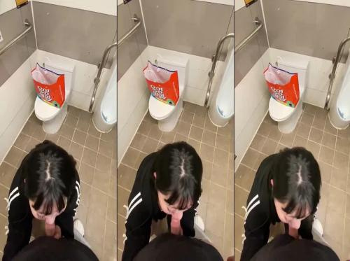 Menyelinap di toilet pria, supermarket saya menyebalkan seperti kelaparan