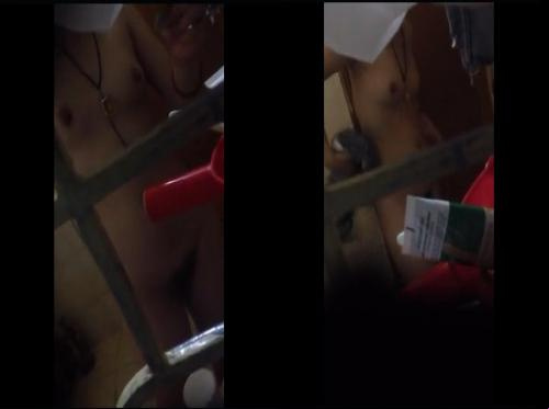 Filmer secrètement un étudiant en train de prendre une douche
