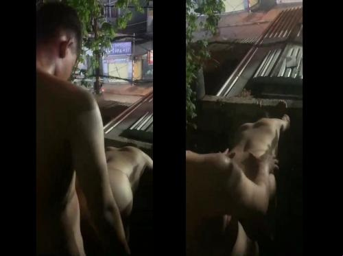 Im Stehen filmen, wie ein Freund und seine Frau öffentlich Sex auf dem Balkon haben – Viet69