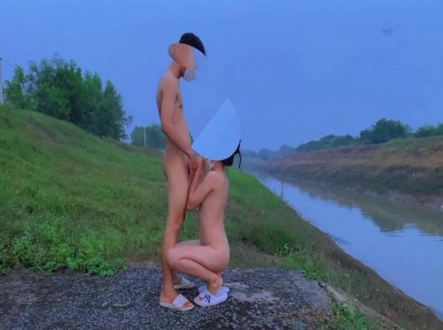 嬌小的學生喜歡在公共場合炫耀和吸吮雞巴 - miethichnude - Viet69